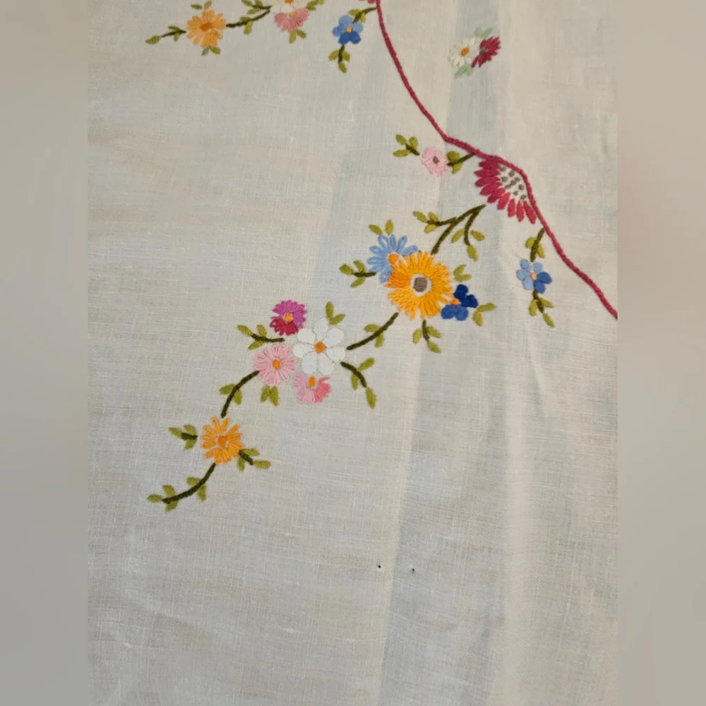 NWT Vintage Irish Linen Hand-Embroidered Floral Tablecloth